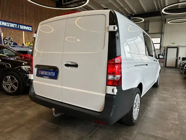 Mercedes-Benz Vito view 2