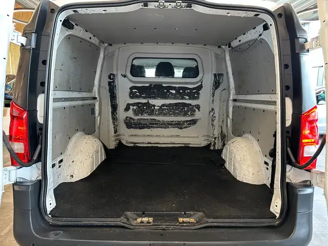 Mercedes-Benz Vito view 7