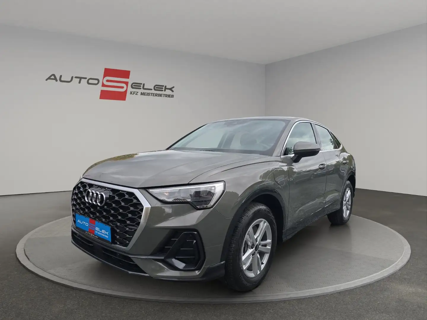 Audi Q3 Sportback 45 TFSI e basis(EURO6d) Grau - 1