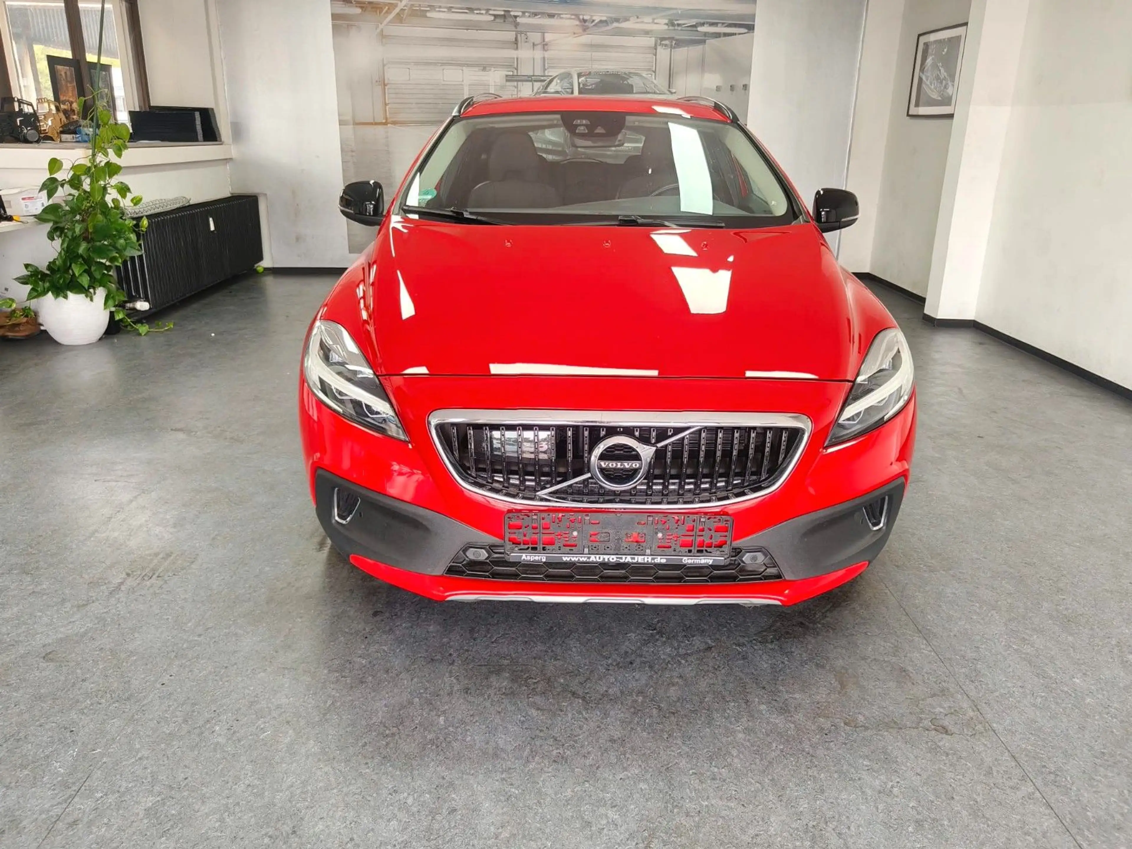 Volvo V40 Cross Country D3 Plus PDC TÜV 09/2028 — photo 4