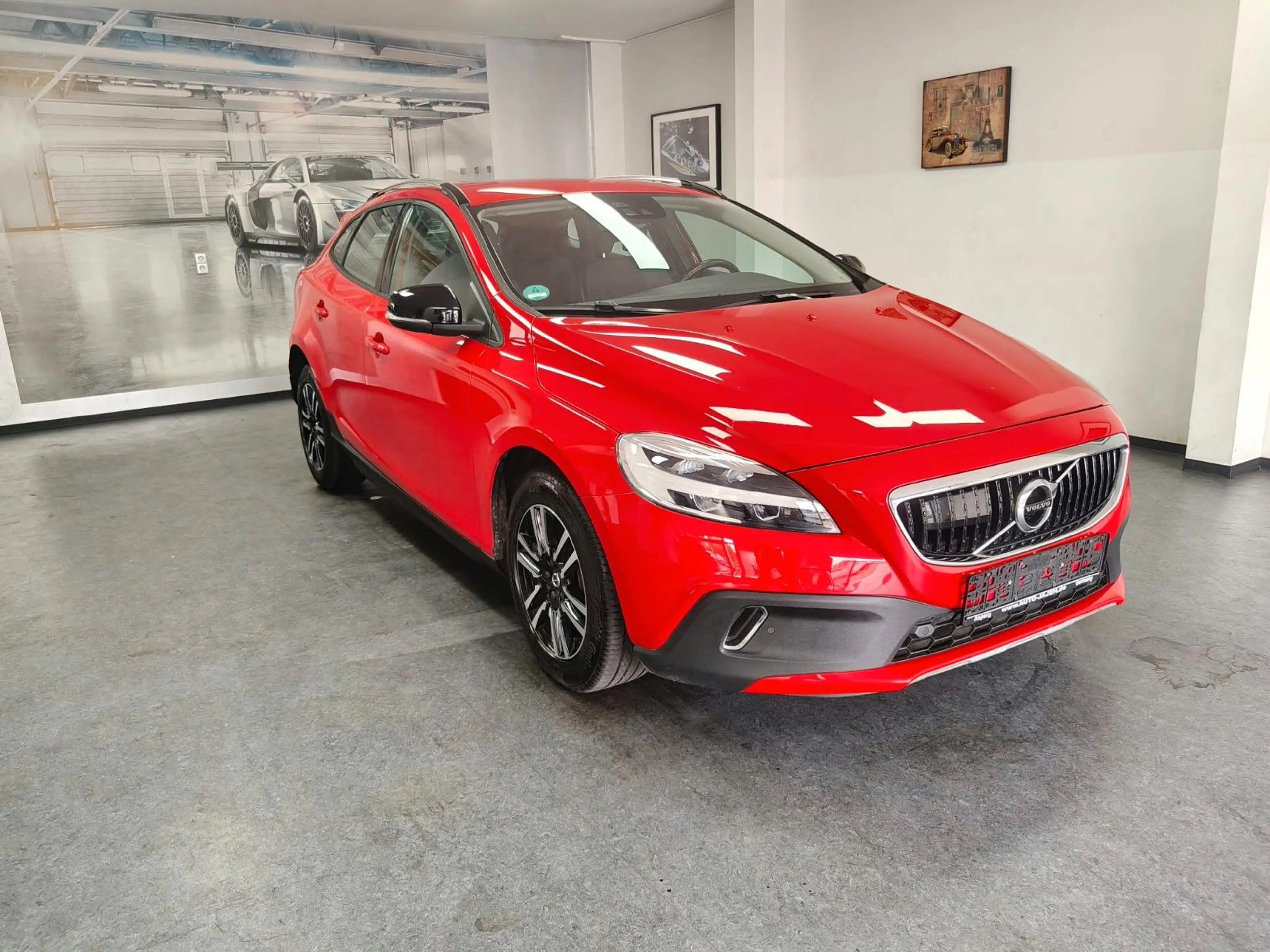 Volvo V40 Cross Country D3 Plus PDC TÜV 09/2028 — photo 2