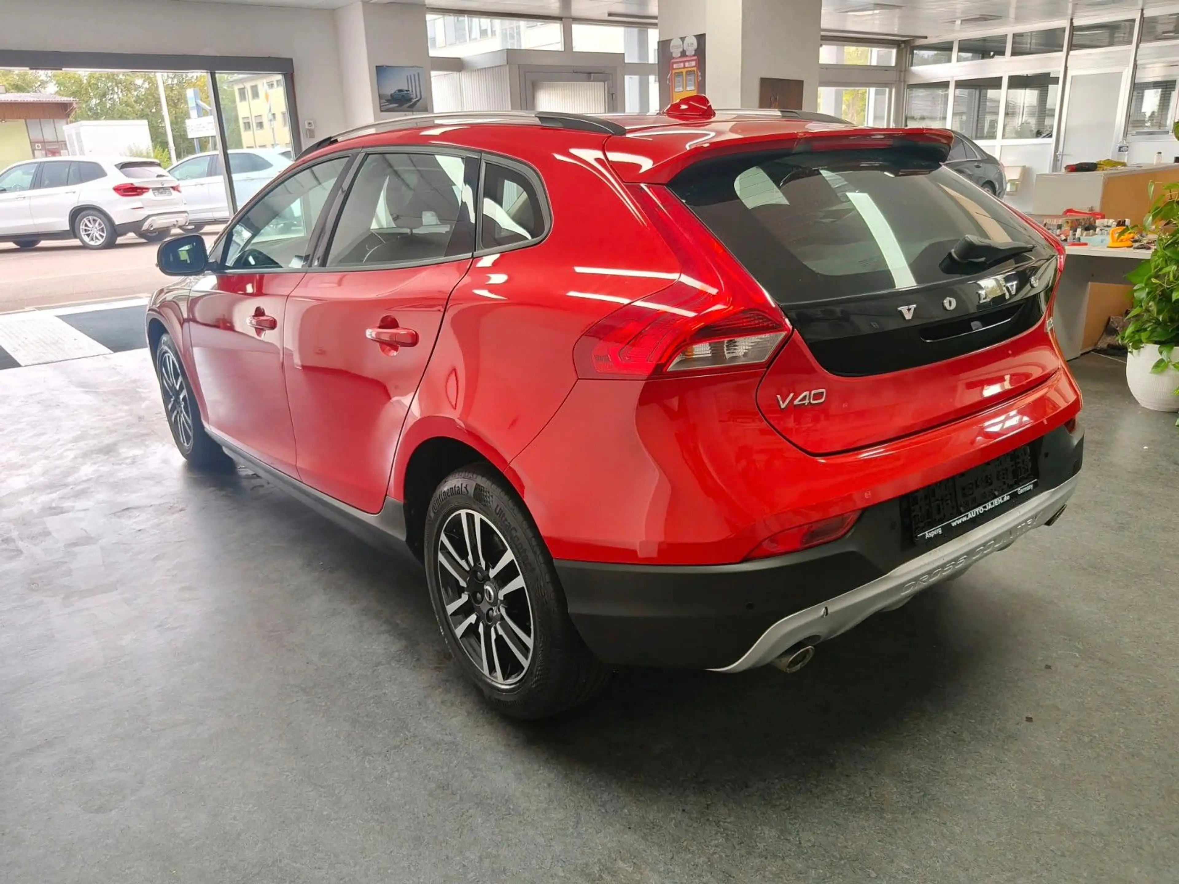 Volvo V40 Cross Country D3 Plus PDC TÜV 09/2028 — photo 7