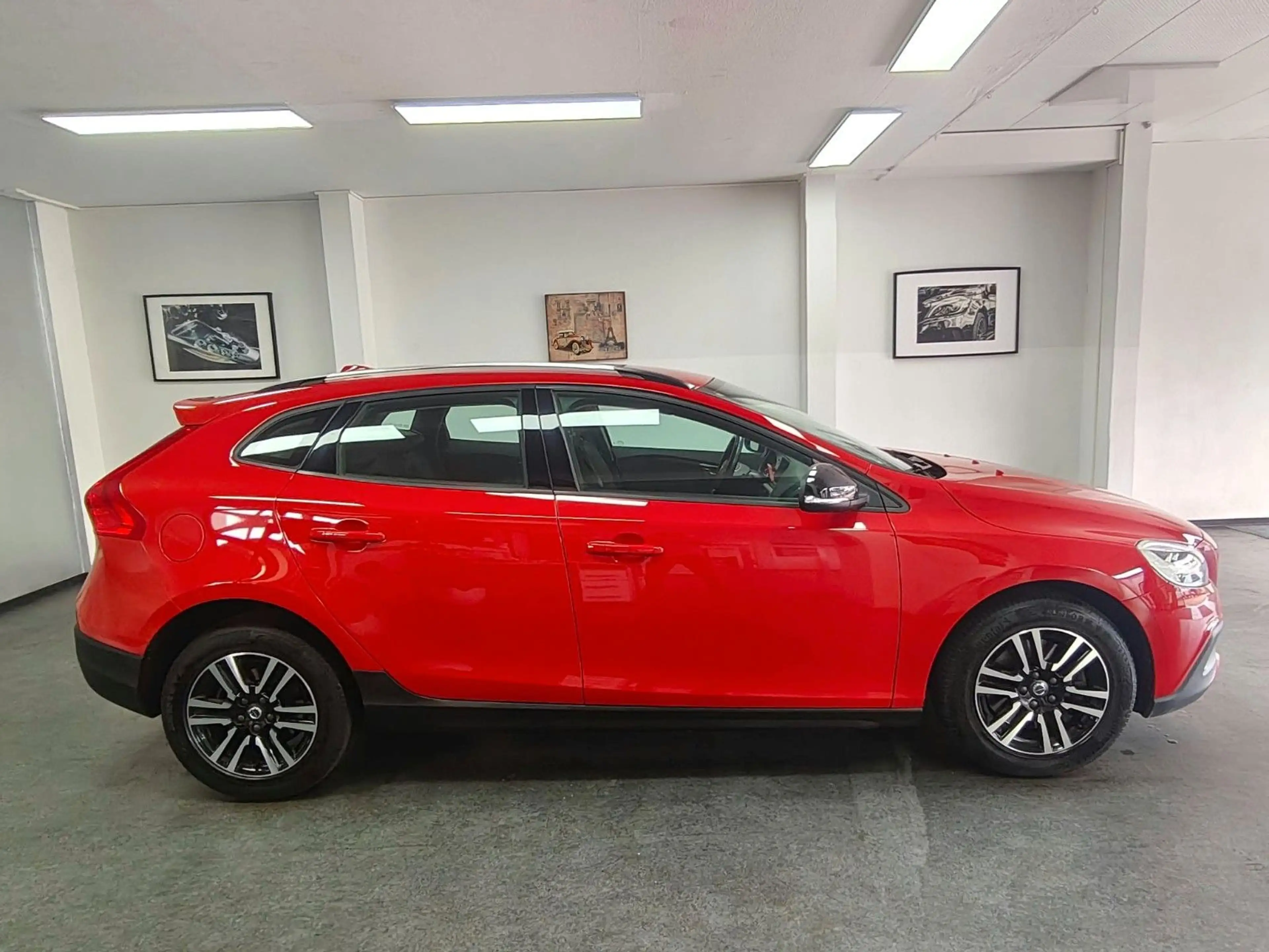 Volvo V40 Cross Country D3 Plus PDC TÜV 09/2028
