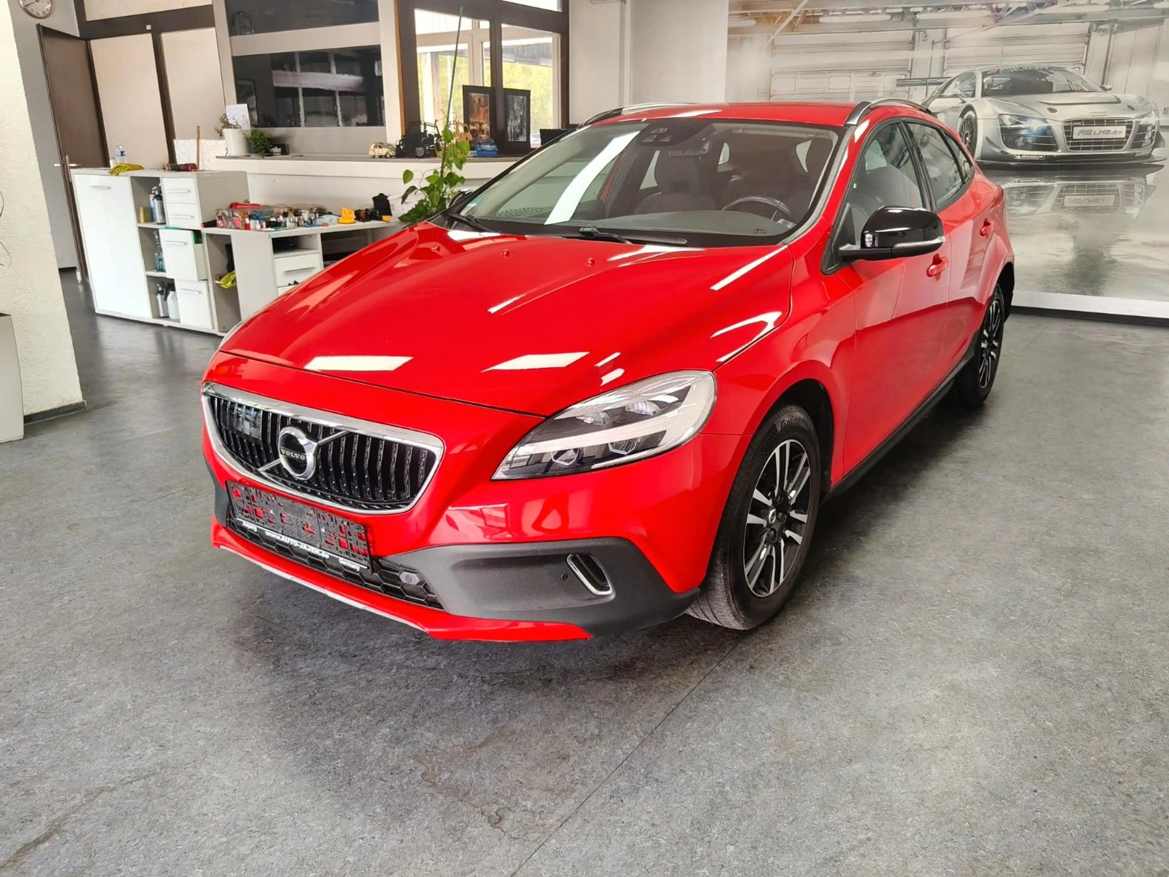 Volvo V40 Cross Country D3 Plus PDC TÜV 09/2028 — photo 3