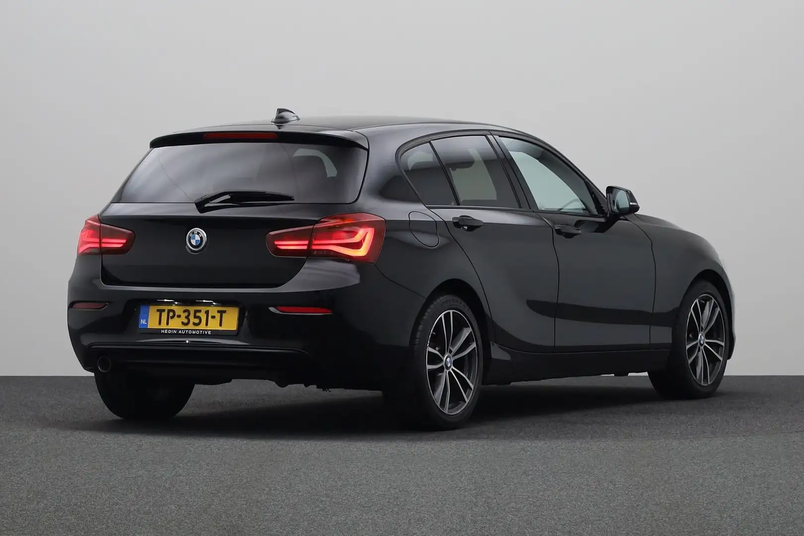 BMW 118 1-serie 118i Executive | Sport Line Shadow | DAB | Zwart - 2