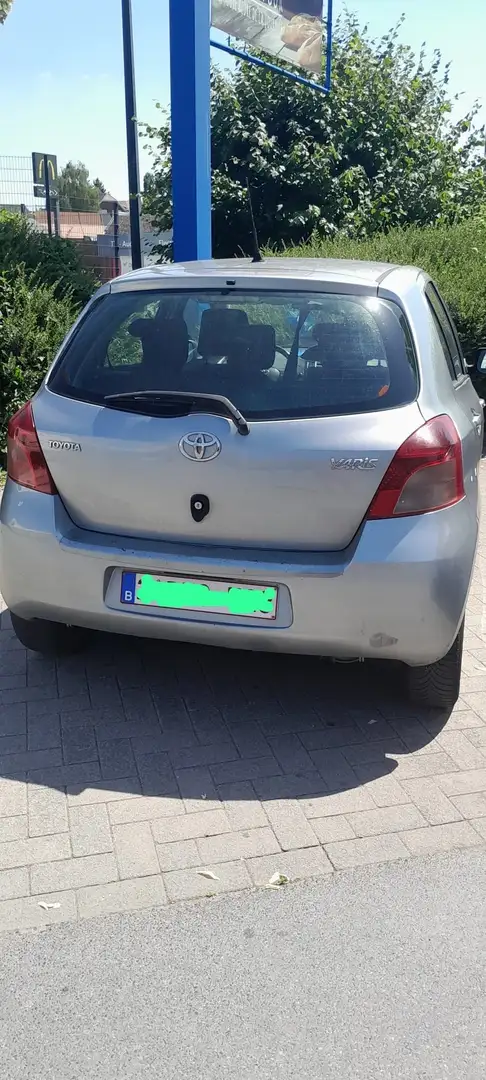Toyota Yaris Yaris 1.3i VVT-i 16v Luna Grijs - 1