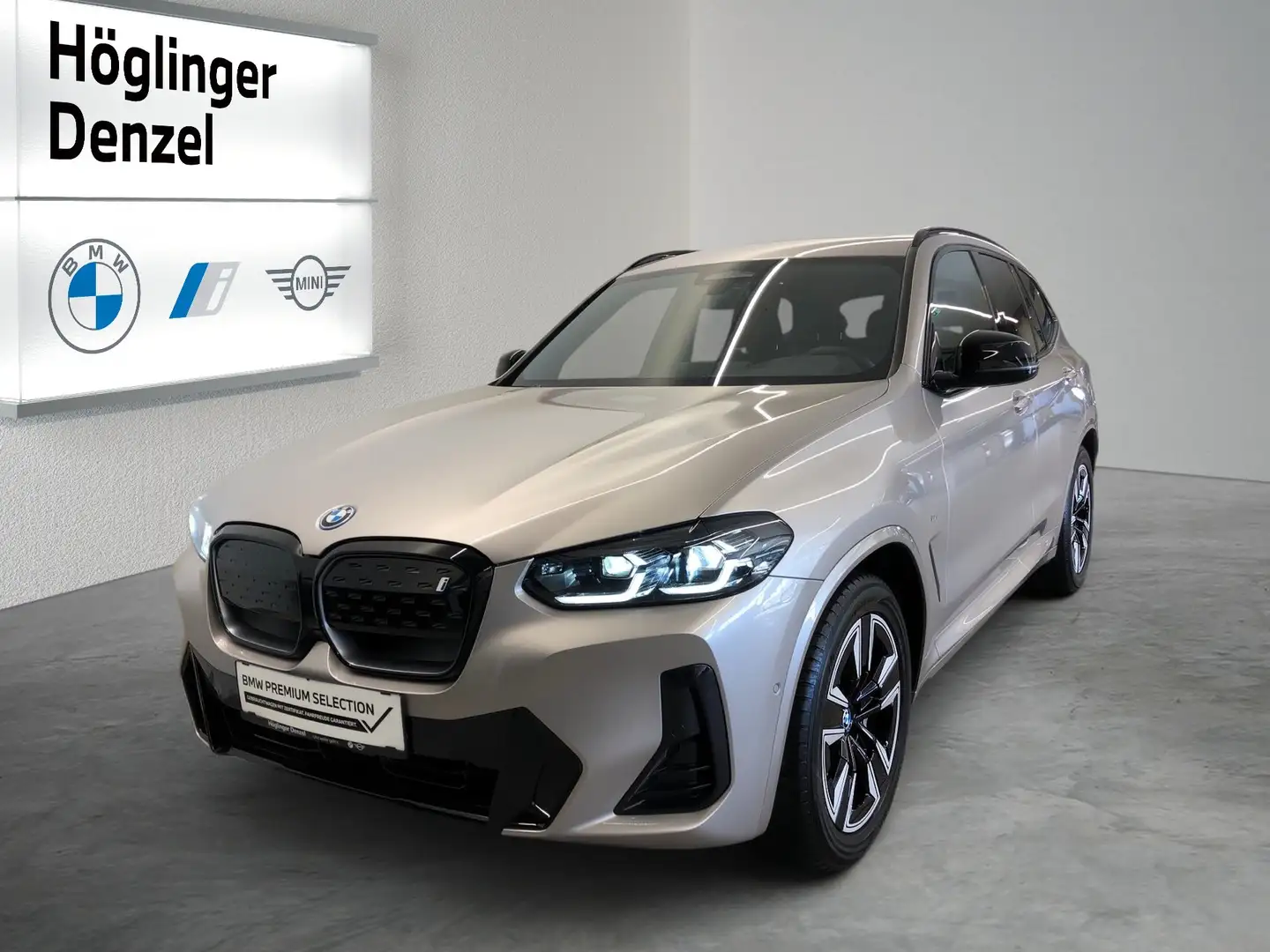 BMW iX3 M Silber - 1