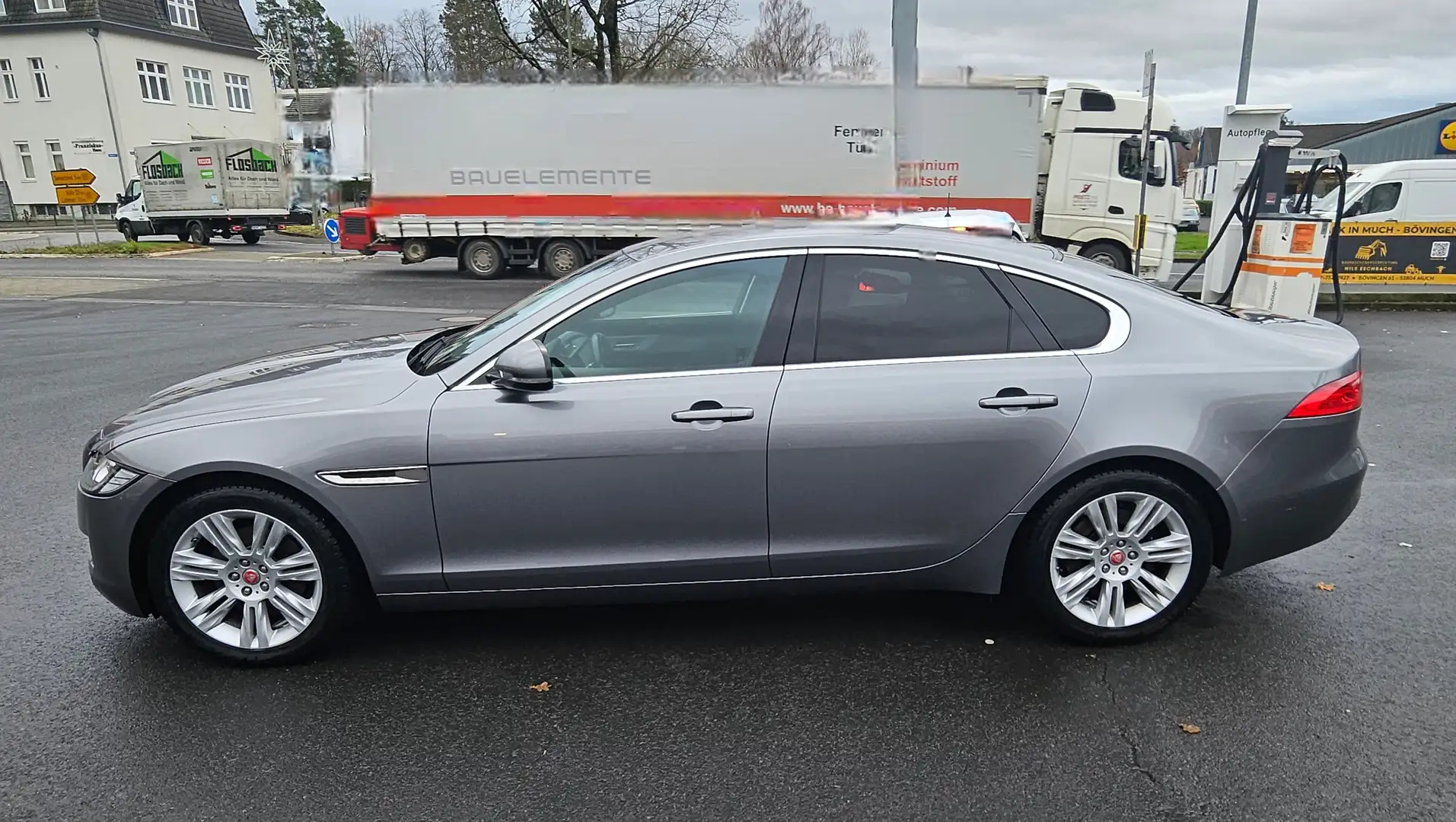 Jaguar XF 20d Prestige AWD/Bi-Xenon/Vollleder/AHK/Aut. Gris - 2