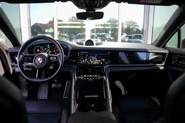 Porsche Panamera view 4