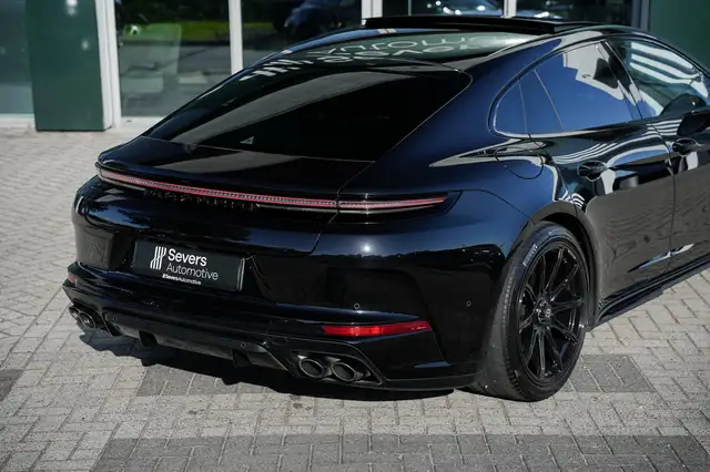 Porsche Panamera view 26
