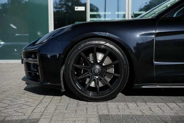 Porsche Panamera view 7