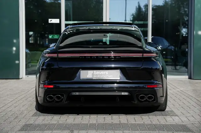 Porsche Panamera view 9
