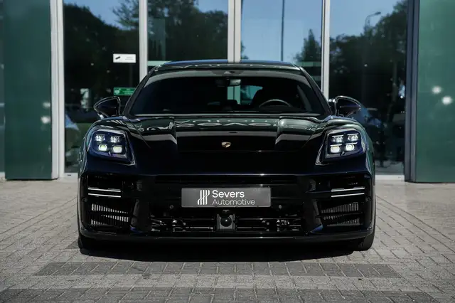 Porsche Panamera view 8