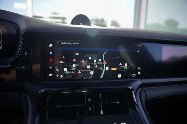 Porsche Panamera view 14