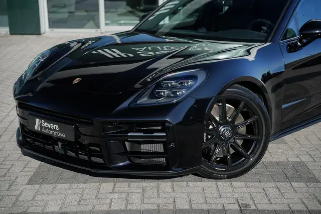 Porsche Panamera view 25