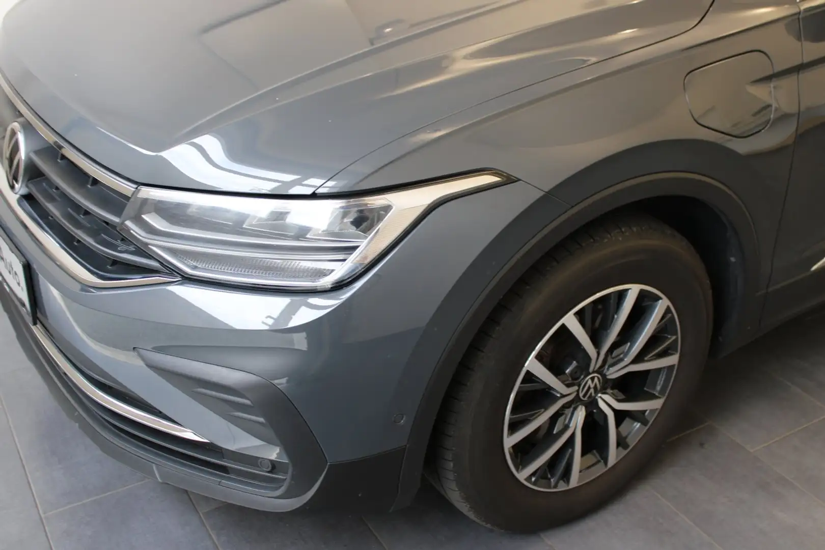 Volkswagen Tiguan Life eHybrid DSG Grau - 2