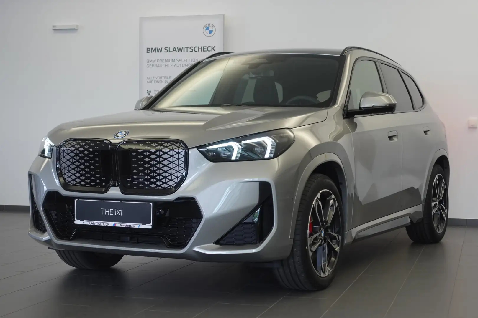 BMW iX1 xDrive30 U11 Silber - 1