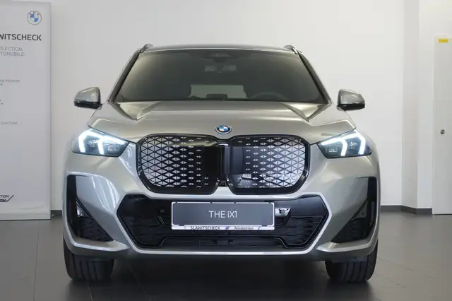 BMW iX1 xDrive30 U11 Ansicht 2