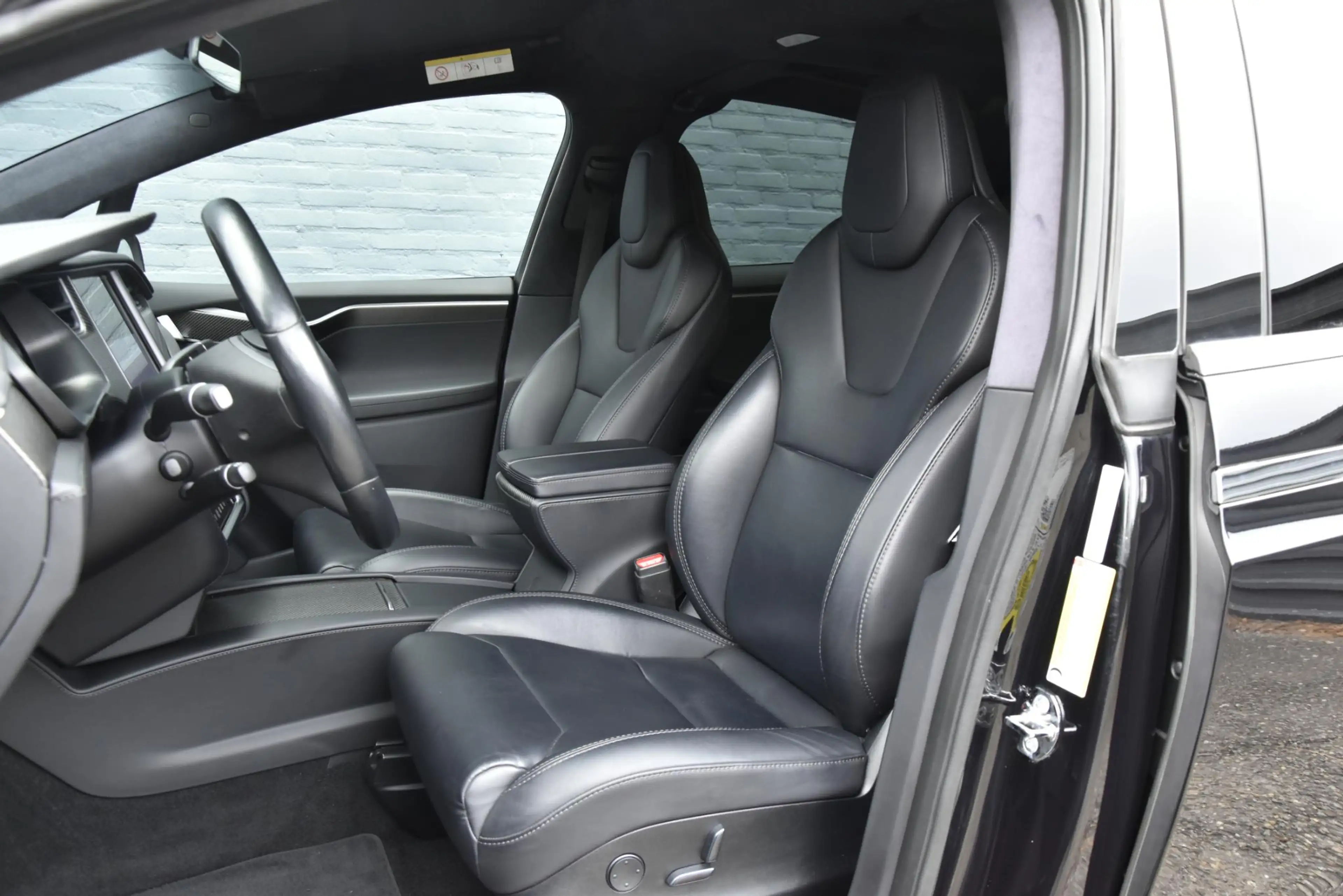 Tesla Model X 100D 7-persoons — photo 9