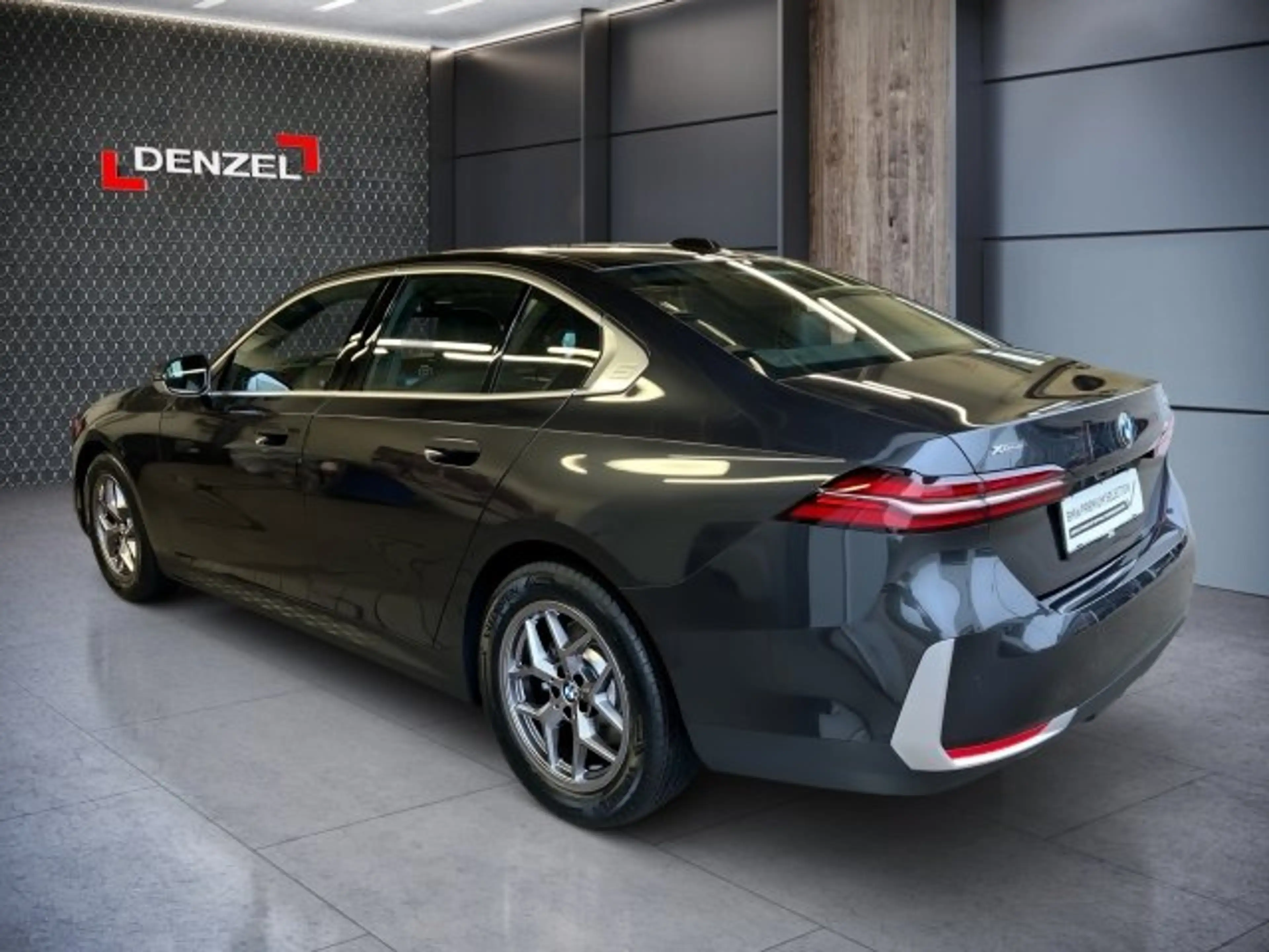 BMW 520 d xDrive Limousine G60 B47 — photo 3