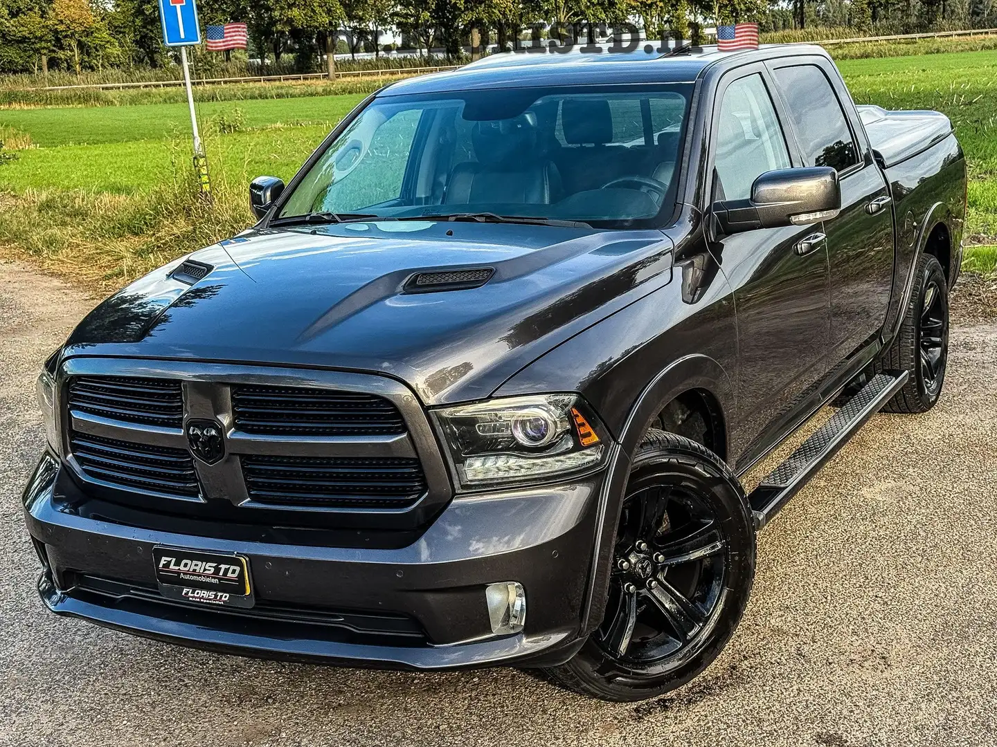 Dodge RAM 5.7 V8 4x4 * SPORT * BOM VOL * LAGE BIJTELLING Grigio - 2