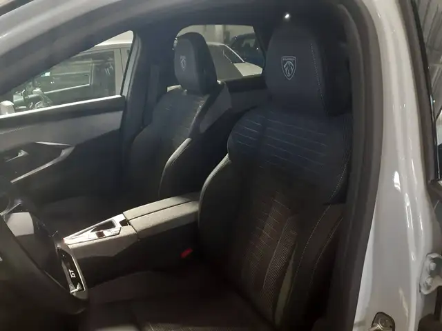 Peugeot 3008 view 9