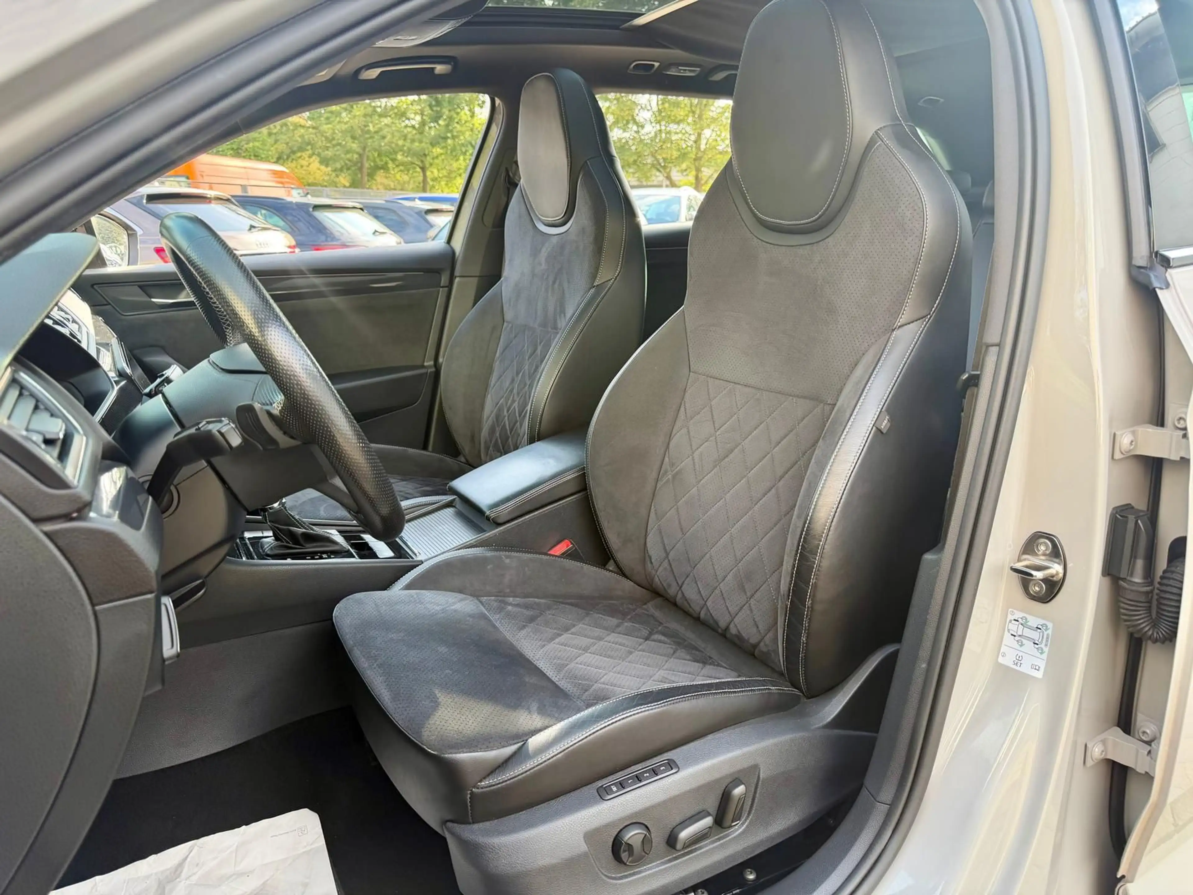 Skoda Superb 2.0 TSI Sportline *4x4*PANO*AHK*KAMERA* — photo 9