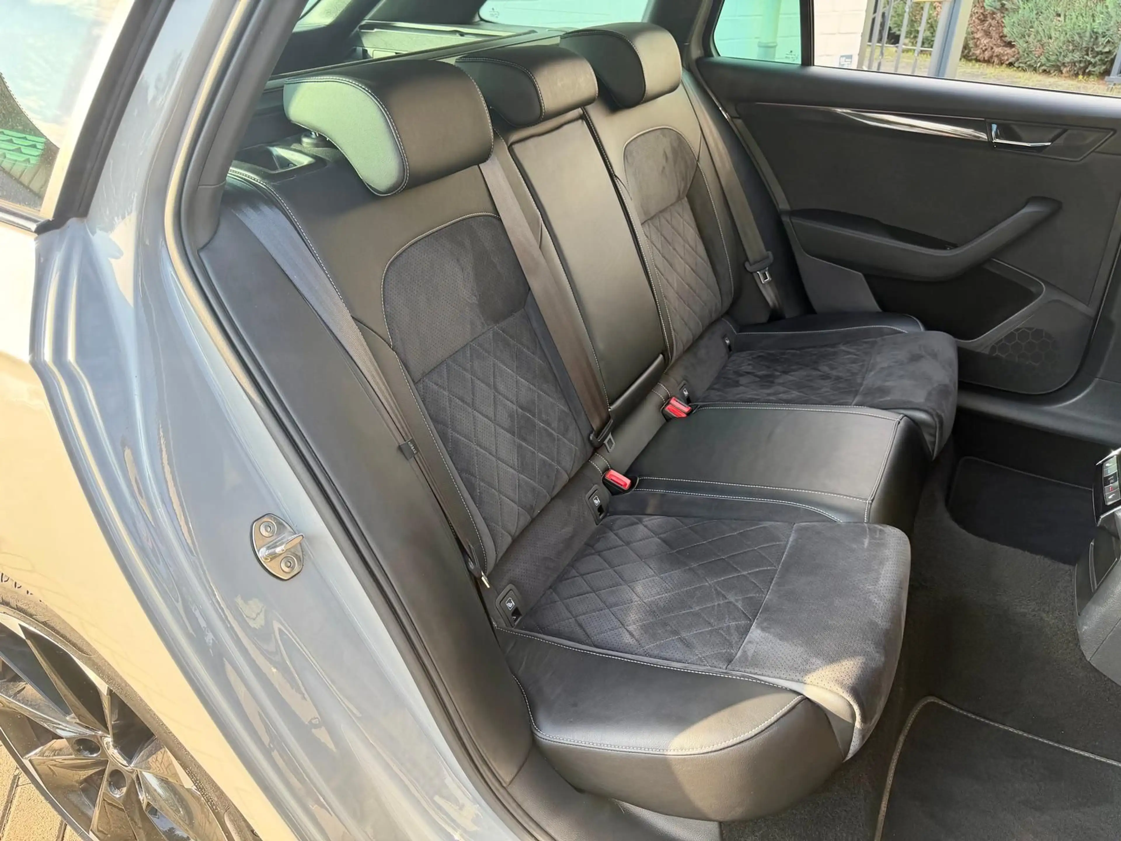 Skoda Superb 2.0 TSI Sportline *4x4*PANO*AHK*KAMERA* — photo 13
