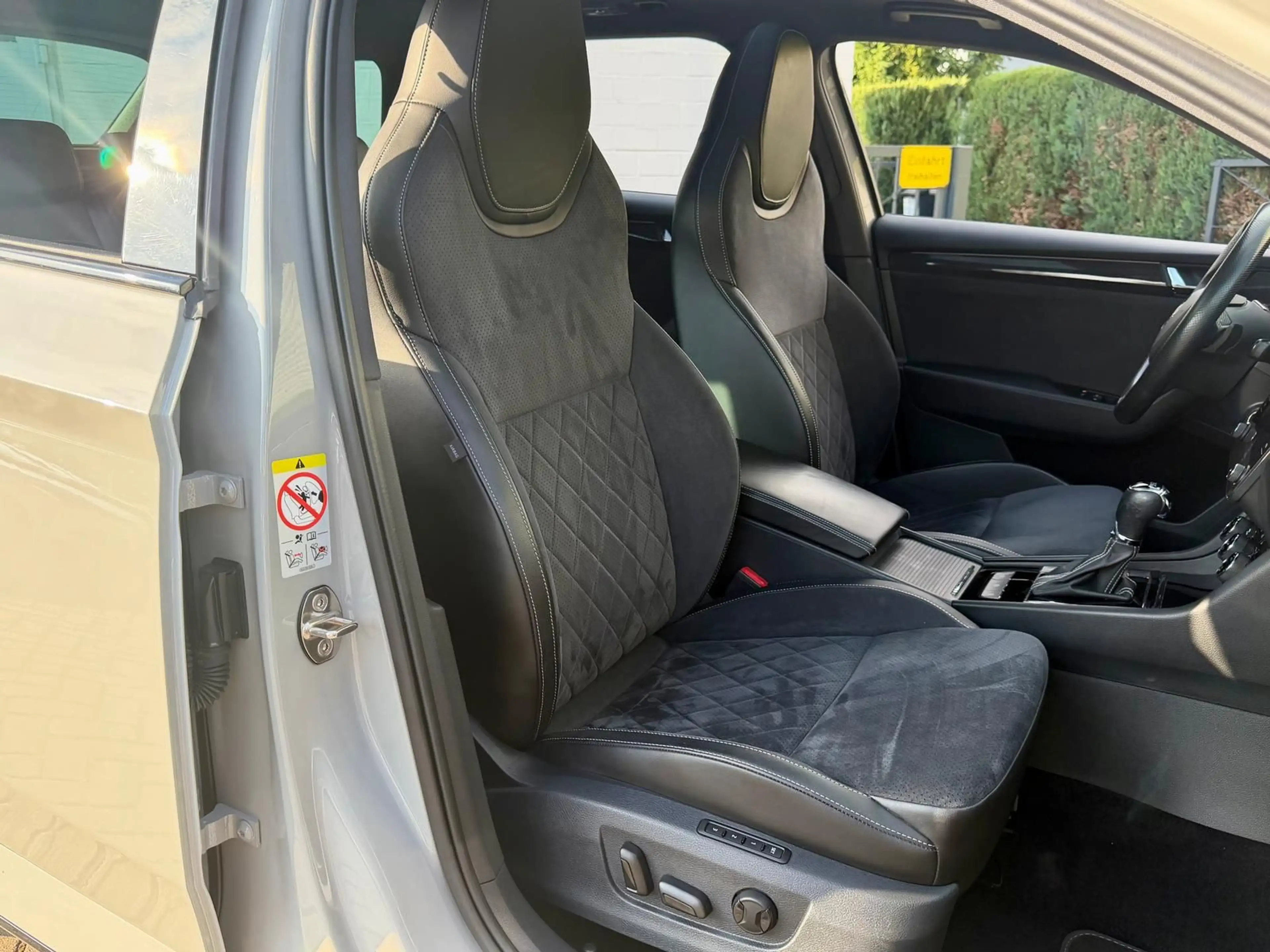 Skoda Superb 2.0 TSI Sportline *4x4*PANO*AHK*KAMERA* — photo 14