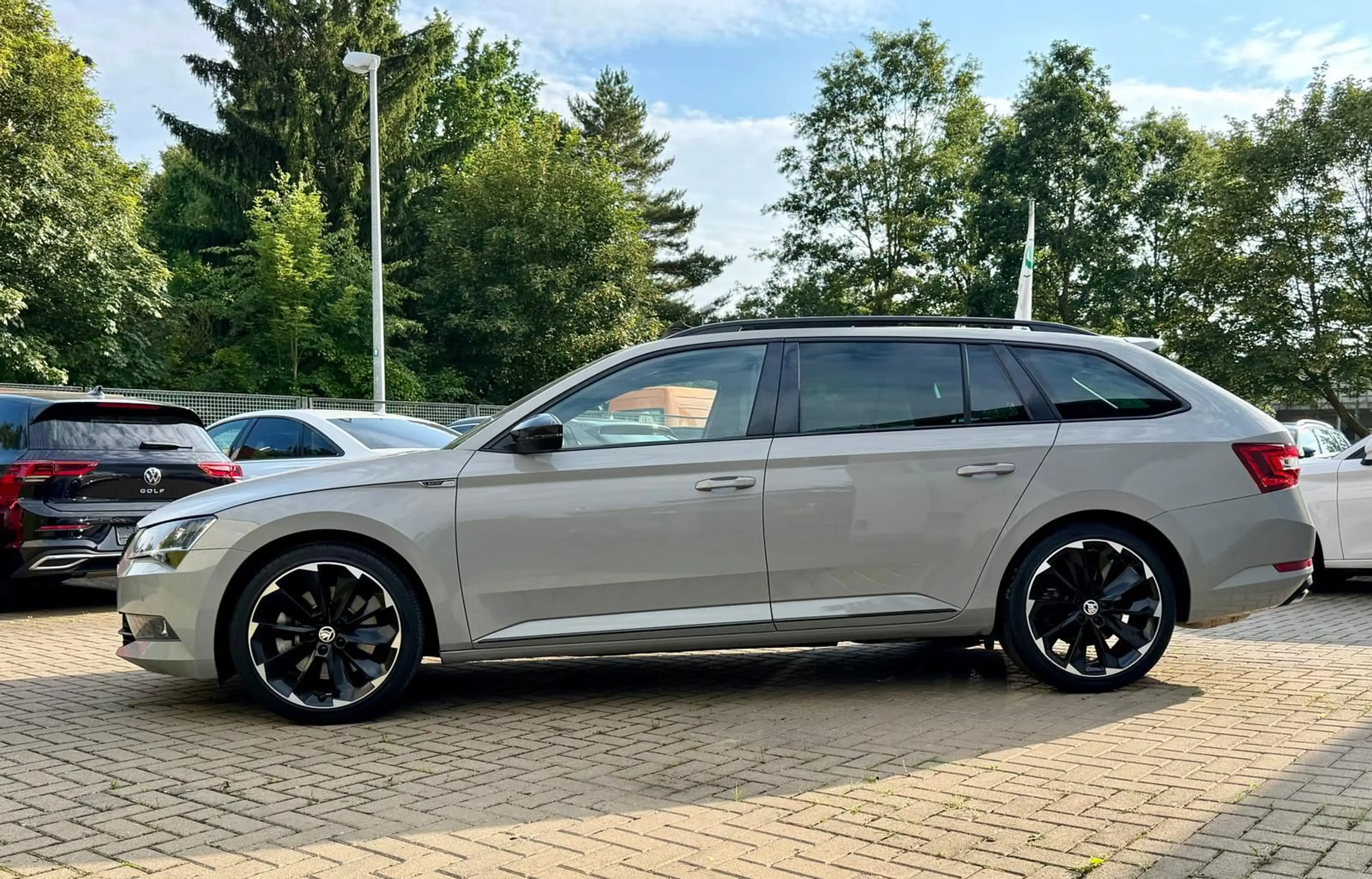 Skoda Superb 2.0 TSI Sportline *4x4*PANO*AHK*KAMERA* — photo 3