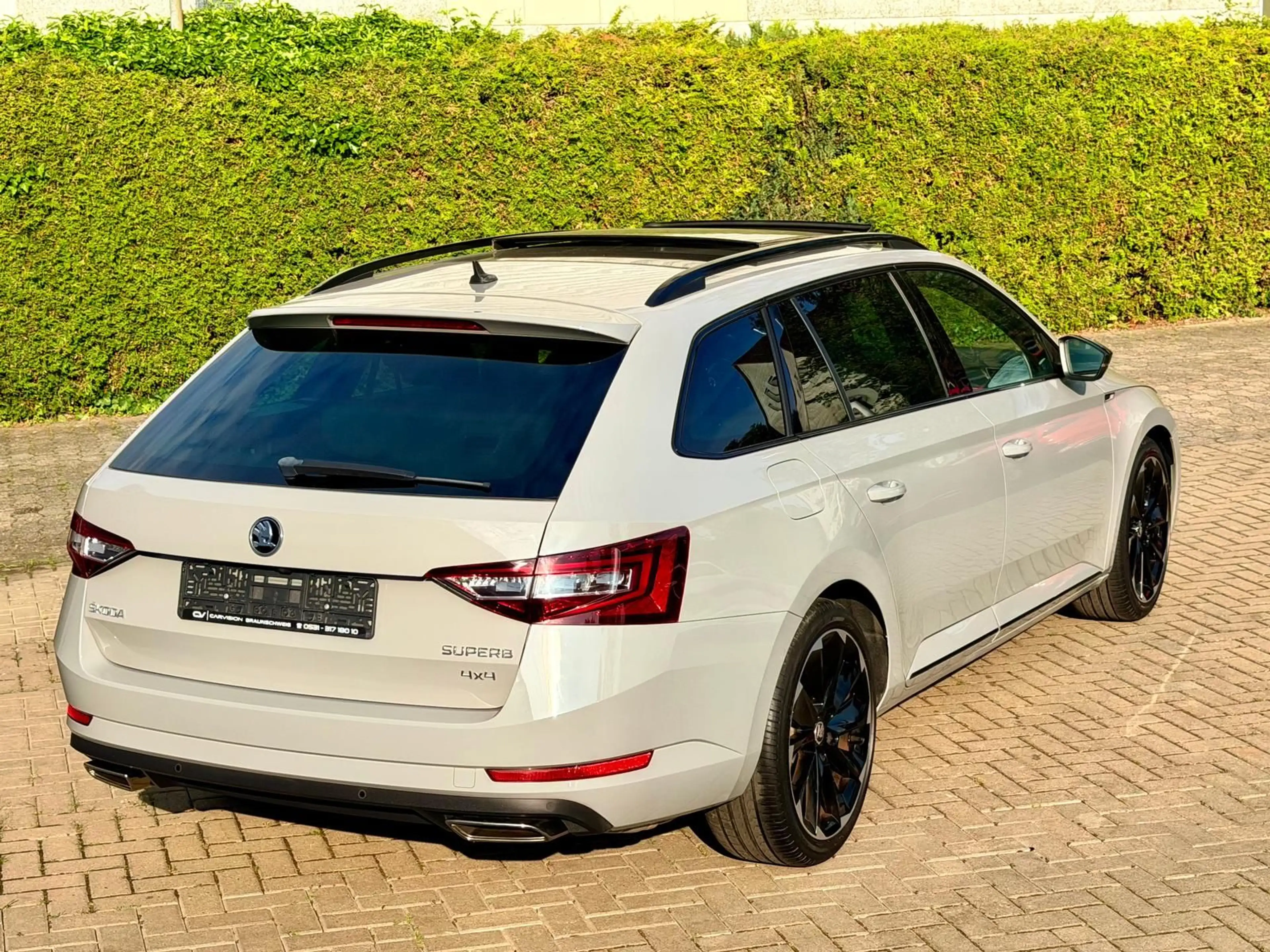 Skoda Superb 2.0 TSI Sportline *4x4*PANO*AHK*KAMERA* — photo 5