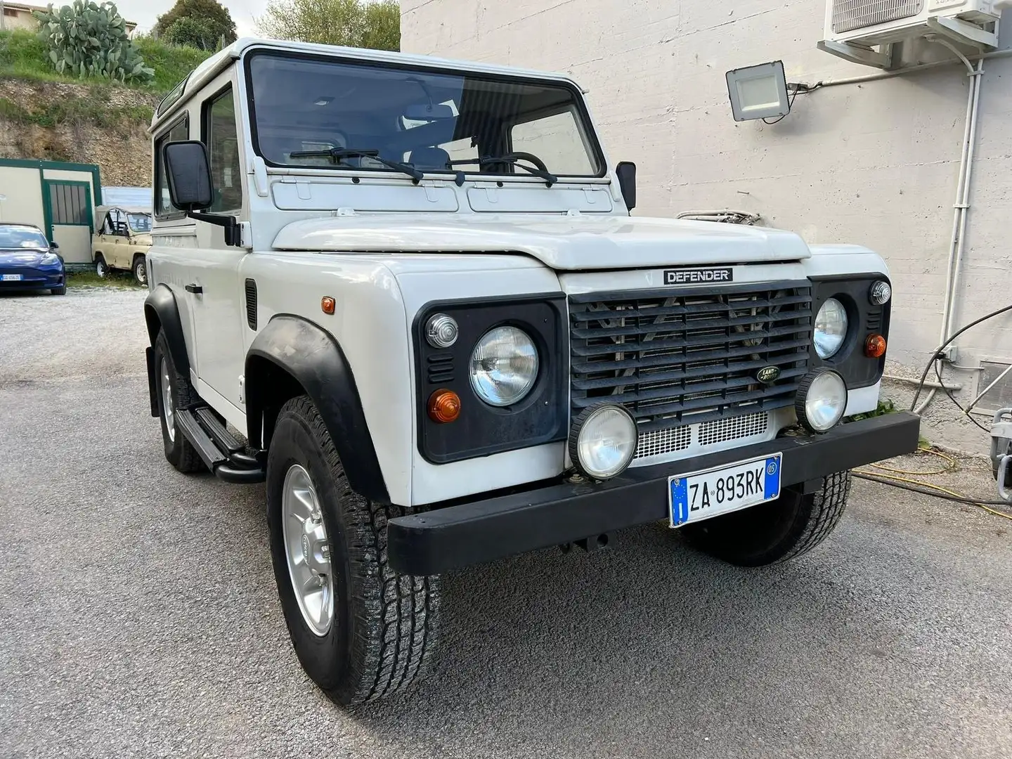 Land Rover Defender tel 3498535420 Defender V 2005 90 90 2.5 td5 E SW Blanc - 2