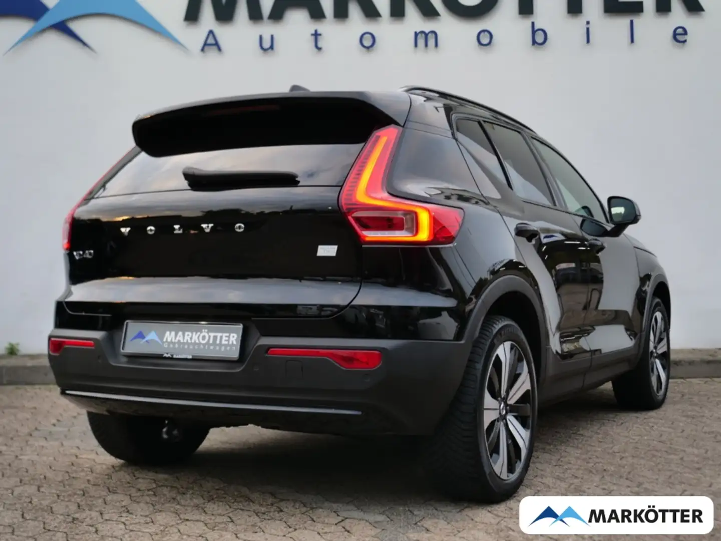 Volvo XC40 P8 Twin Engine AWD Plus /Wärmepumpe/ Schwarz - 2