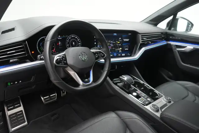 Volkswagen Touareg view 13