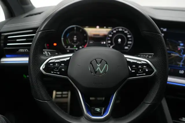 Volkswagen Touareg view 14