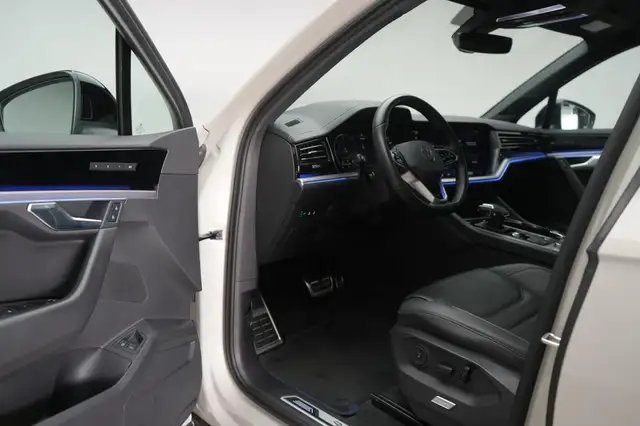 Volkswagen Touareg view 12