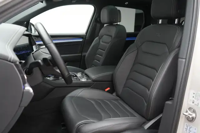 Volkswagen Touareg view 11