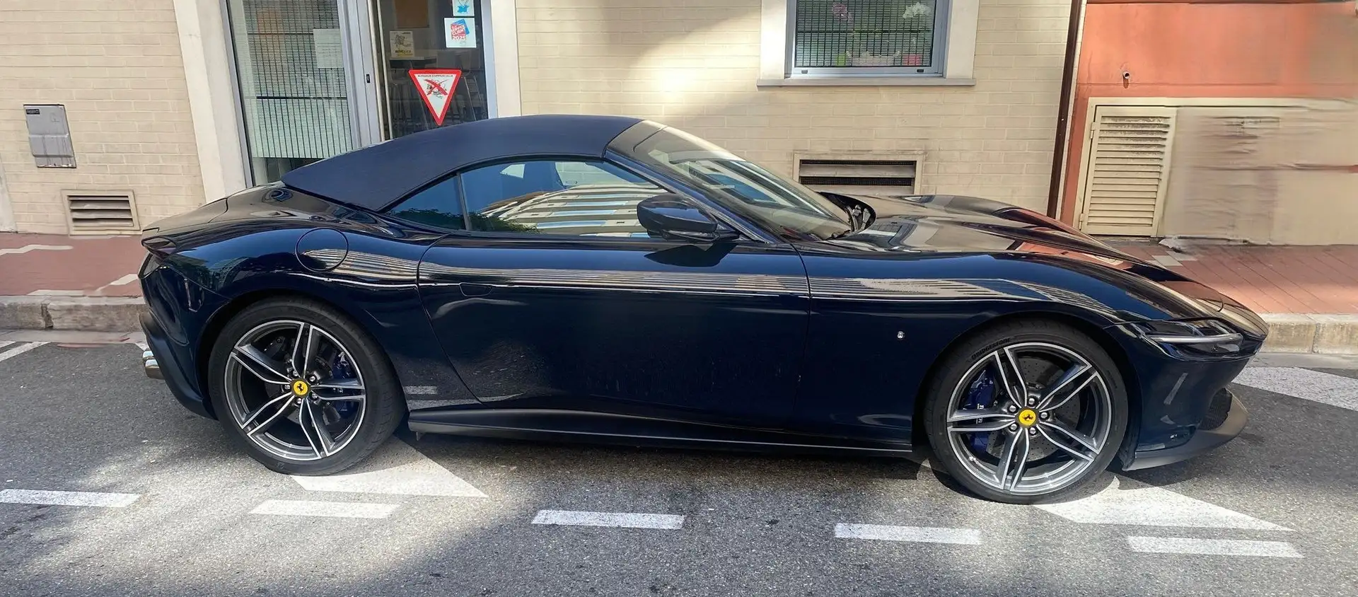 Ferrari Roma Roma Spider V8 4.0 620ch Bleu - 2