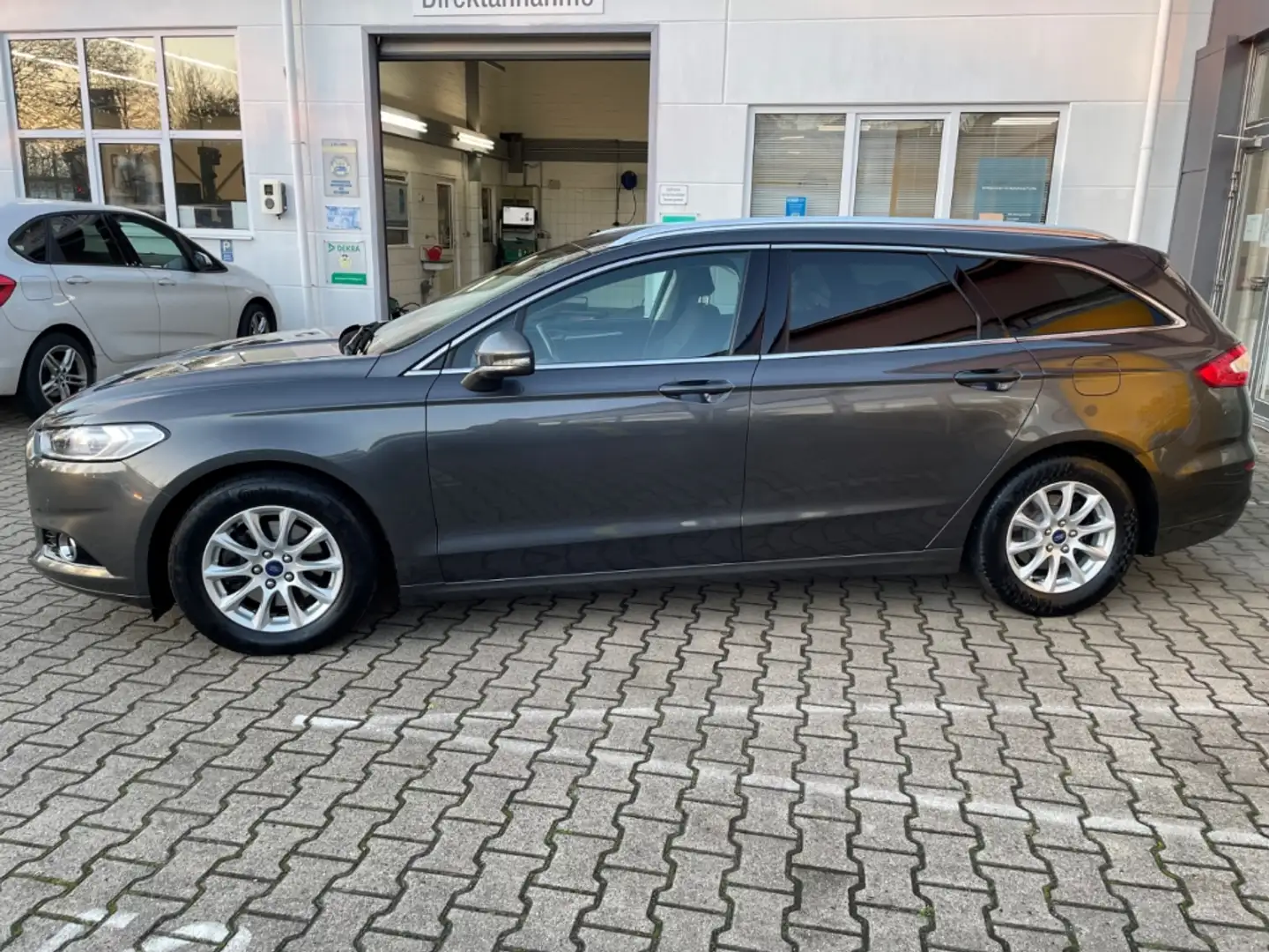 Ford Mondeo Turnier Titanium Navi+Sitzhzg+Carplay+AHK Grau - 2
