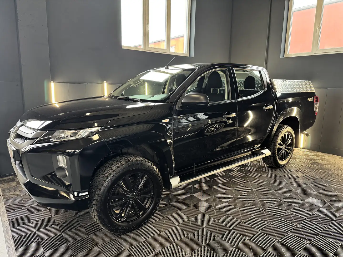Mitsubishi L200 L200 DK DI-D 2,2 4WD WORK 1Besitz/Kamera/AHK/Klima Schwarz - 2