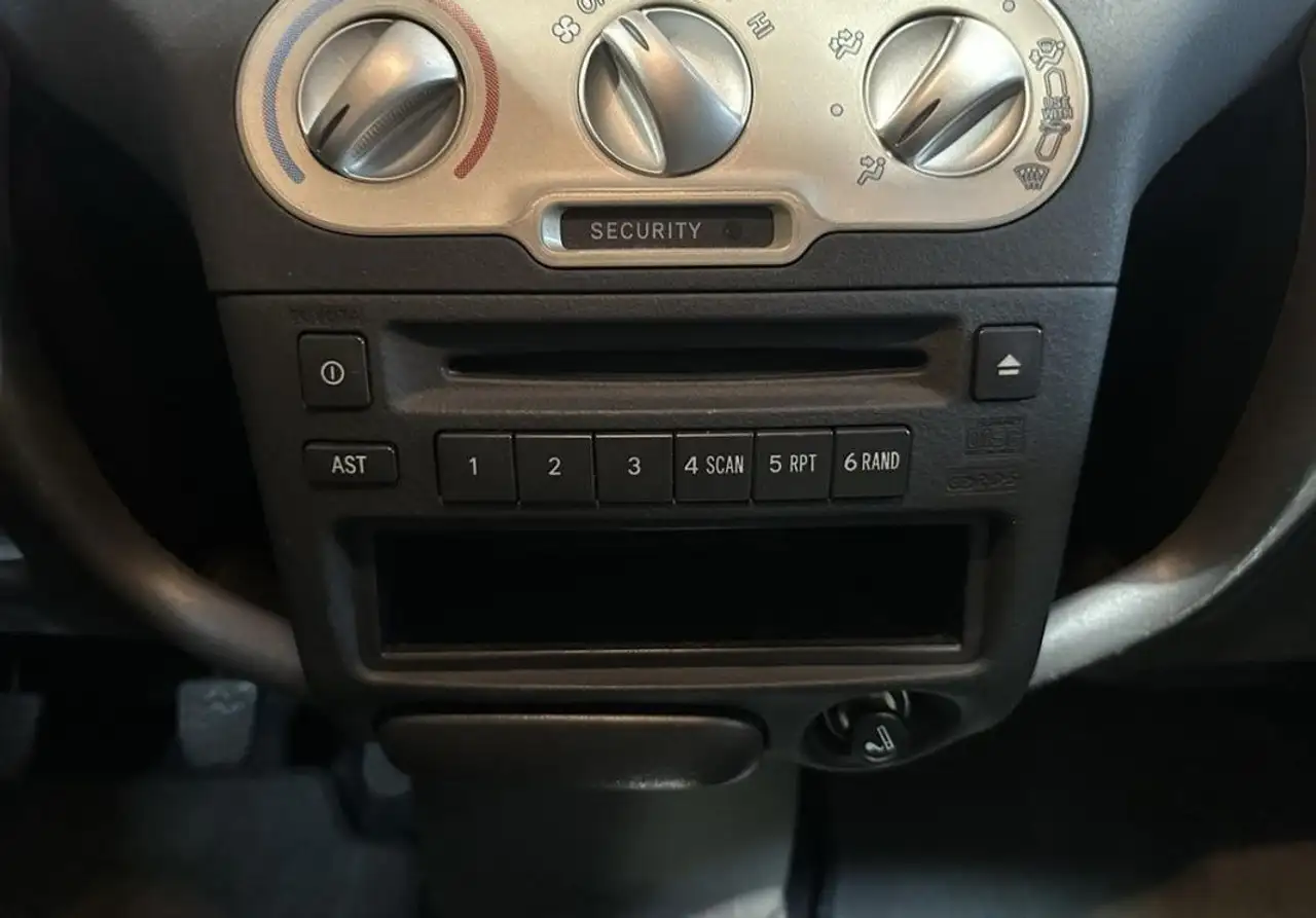 Toyota Yaris Yaris — photo 16
