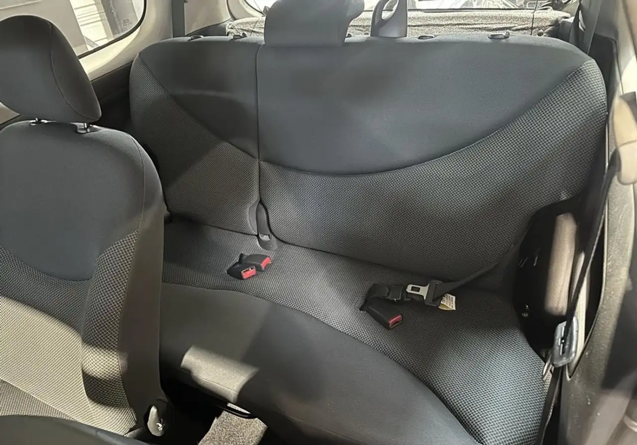 Toyota Yaris Yaris — photo 12