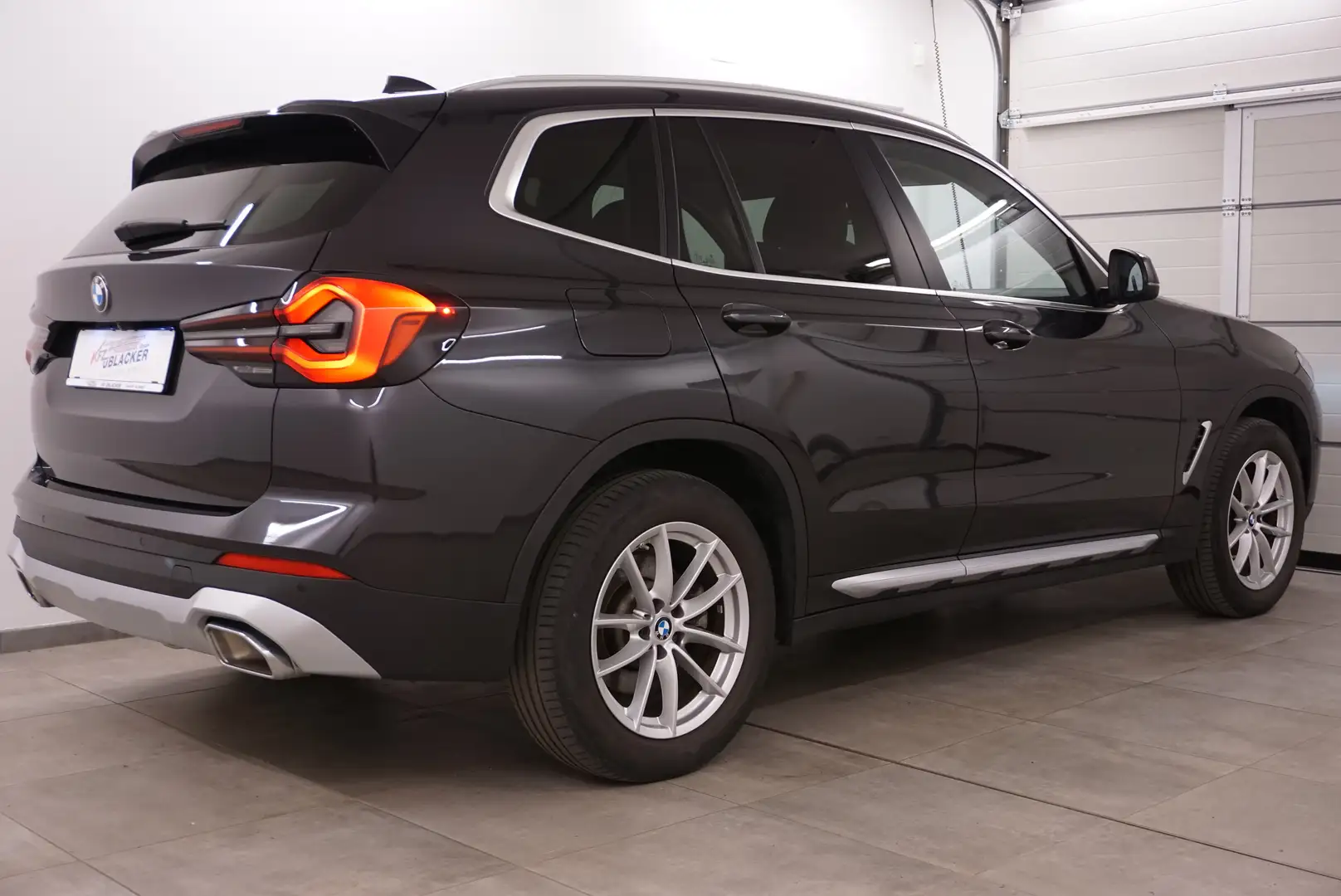 BMW X3 xDrive 20 d // Anhängervorrichtung // X-line // Grau - 2