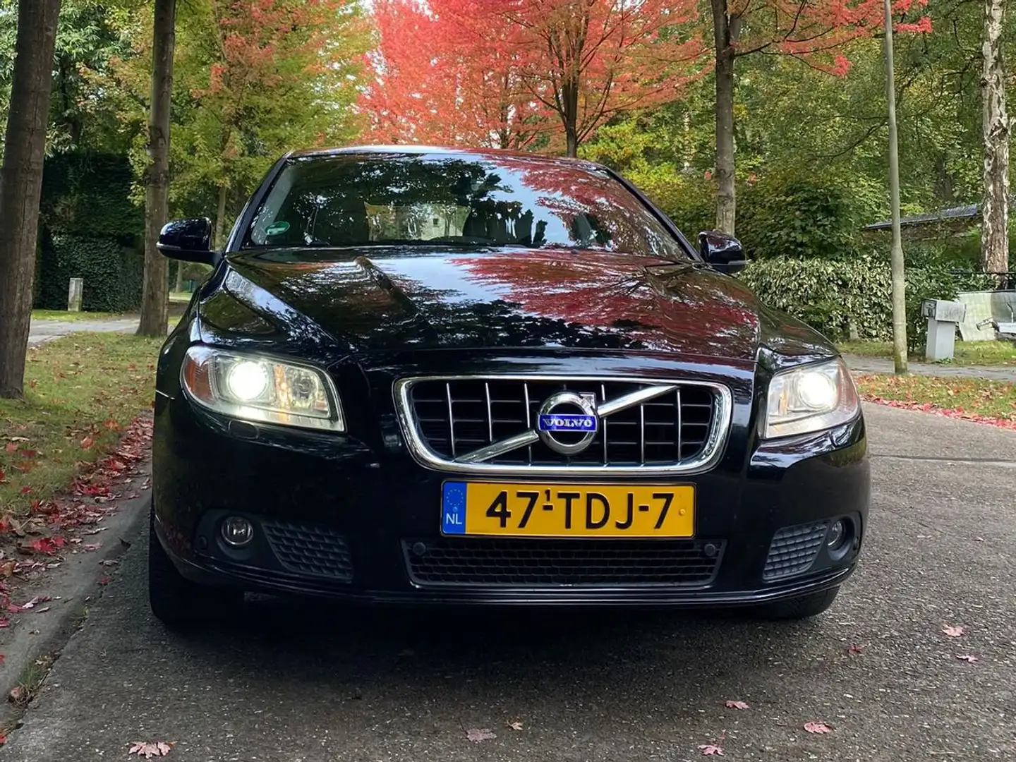 Volvo V70 V70 1.6 T4 Lim. Edition Zwart - 1