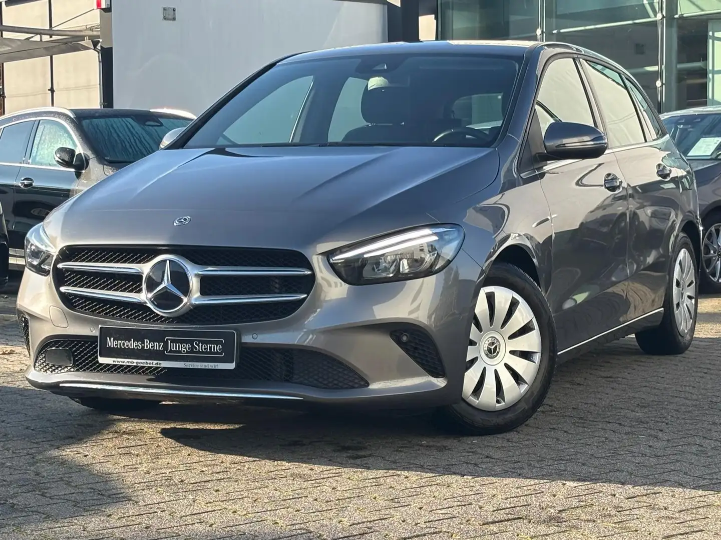 Mercedes-Benz B 180 d STYLE*LED*KAMERA*NAVI*SPURHALTE-ASSIST* Grau - 1