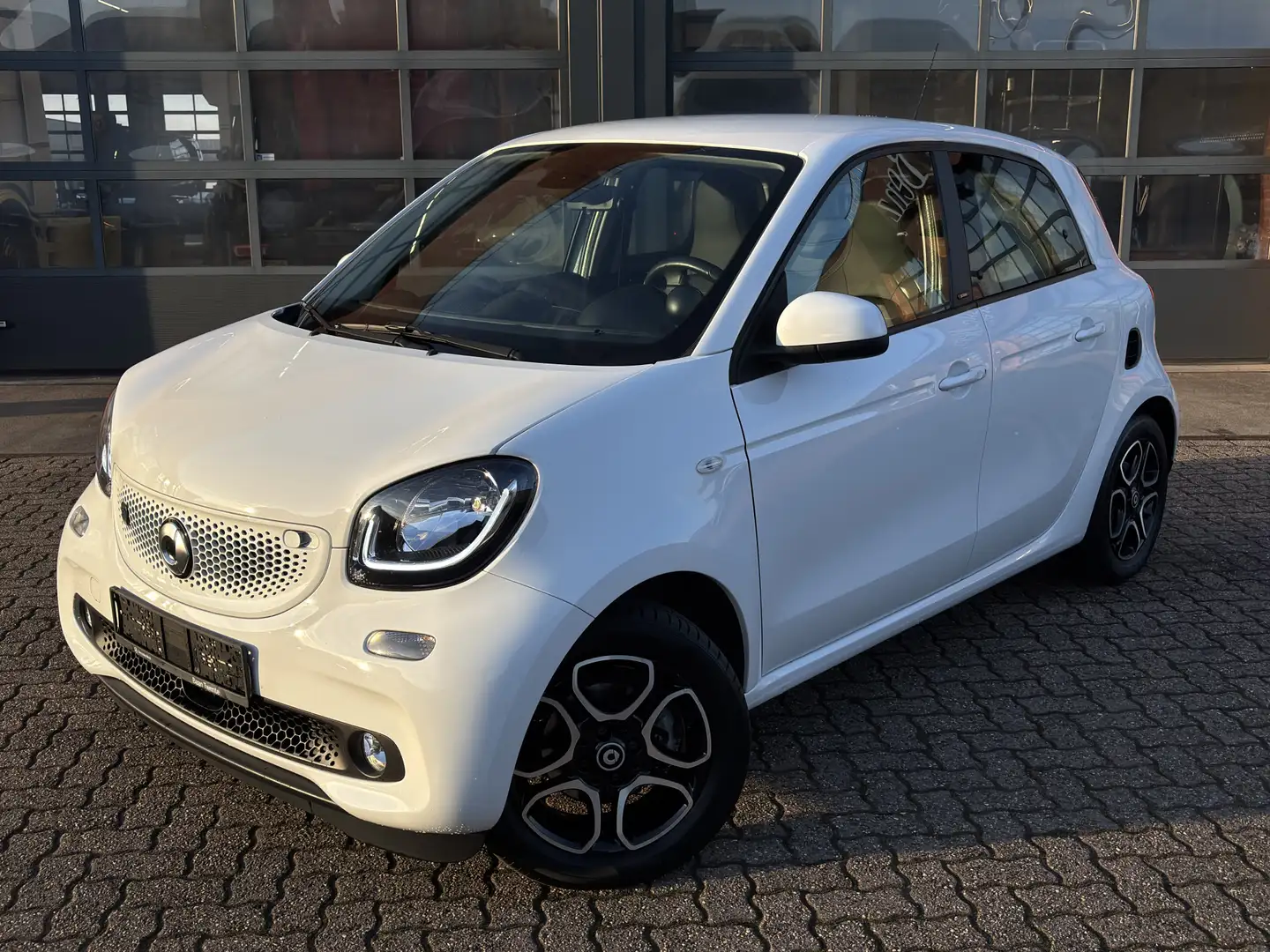 smart forFour EQ Business Solution Plus 18 kWh | Cool & Media pa Wit - 1
