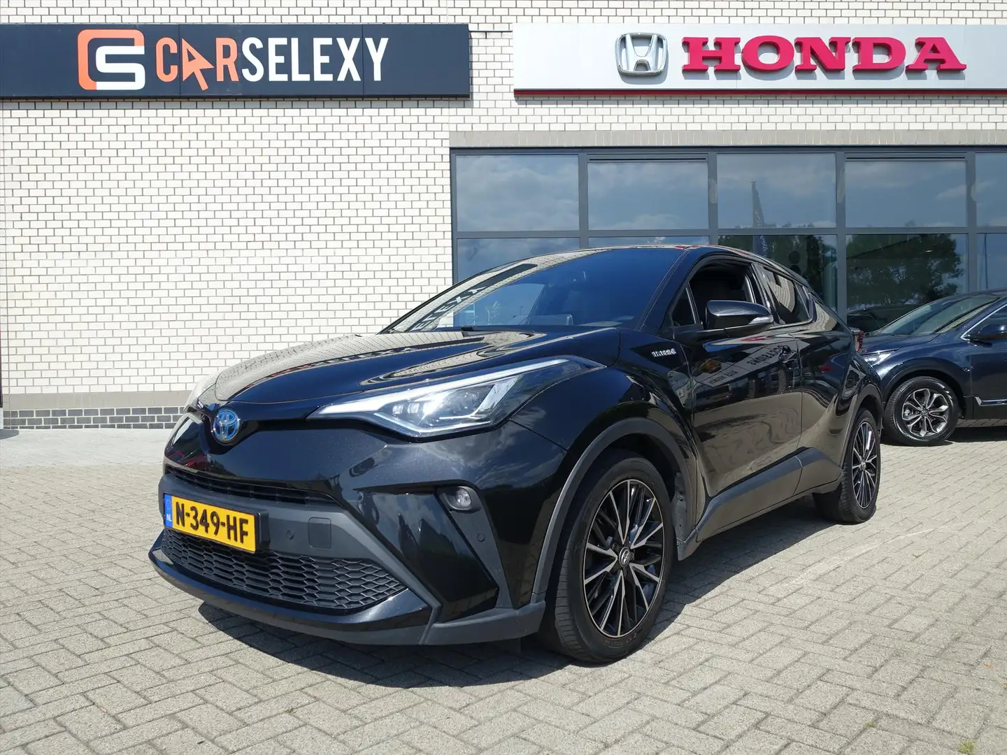 Toyota C-HR 1.8 Hybrid 122pk CVT Executive Trekhaak Zwart - 1