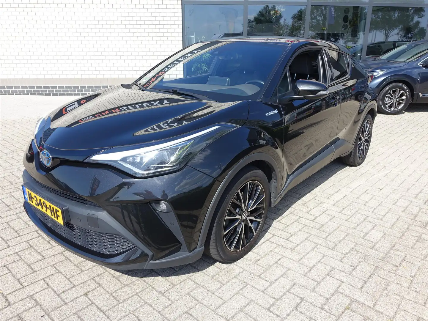 Toyota C-HR 1.8 Hybrid 122pk CVT Executive Trekhaak Zwart - 2