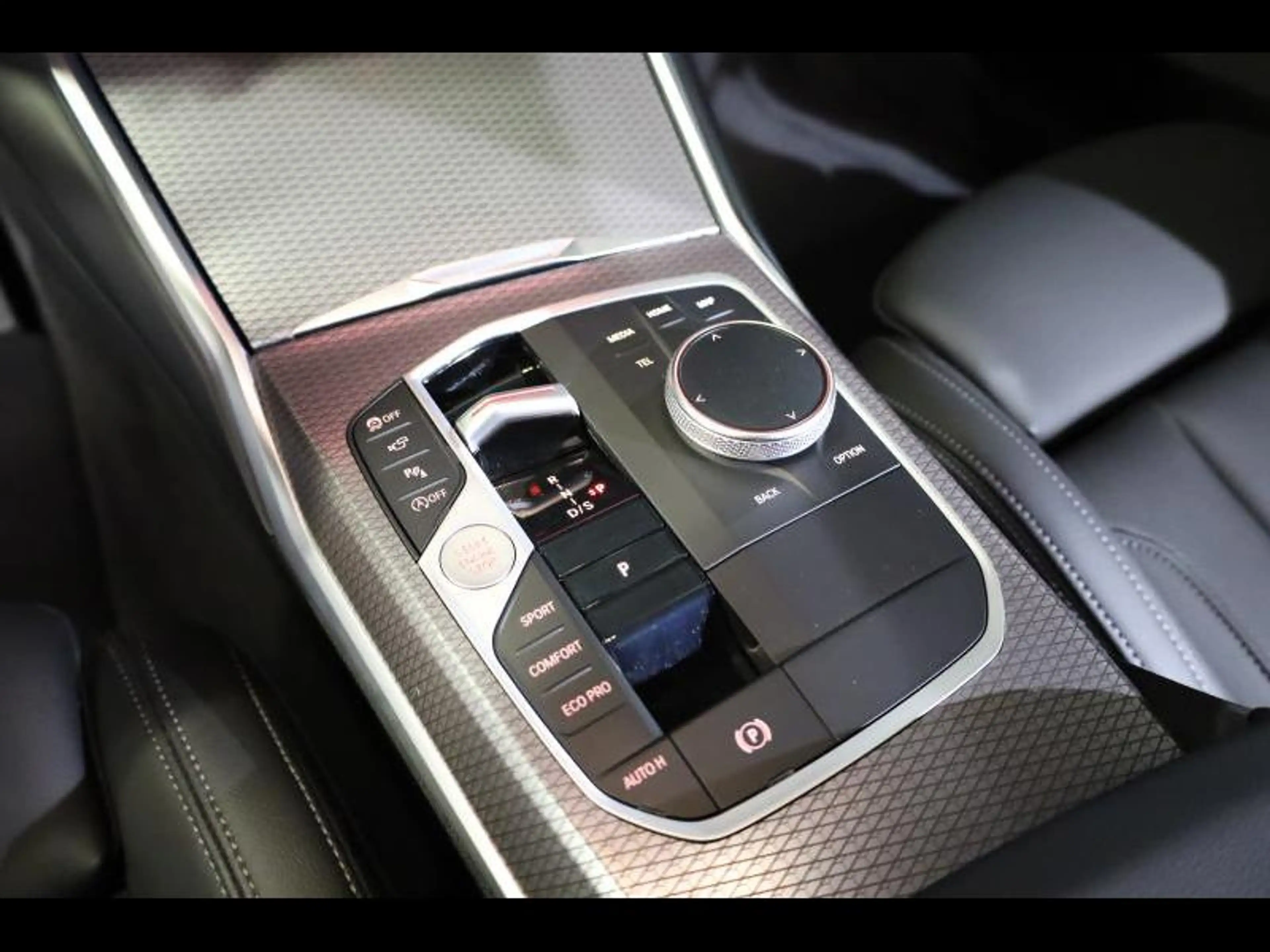 BMW 318 i Berline Kit M Sport — photo 12