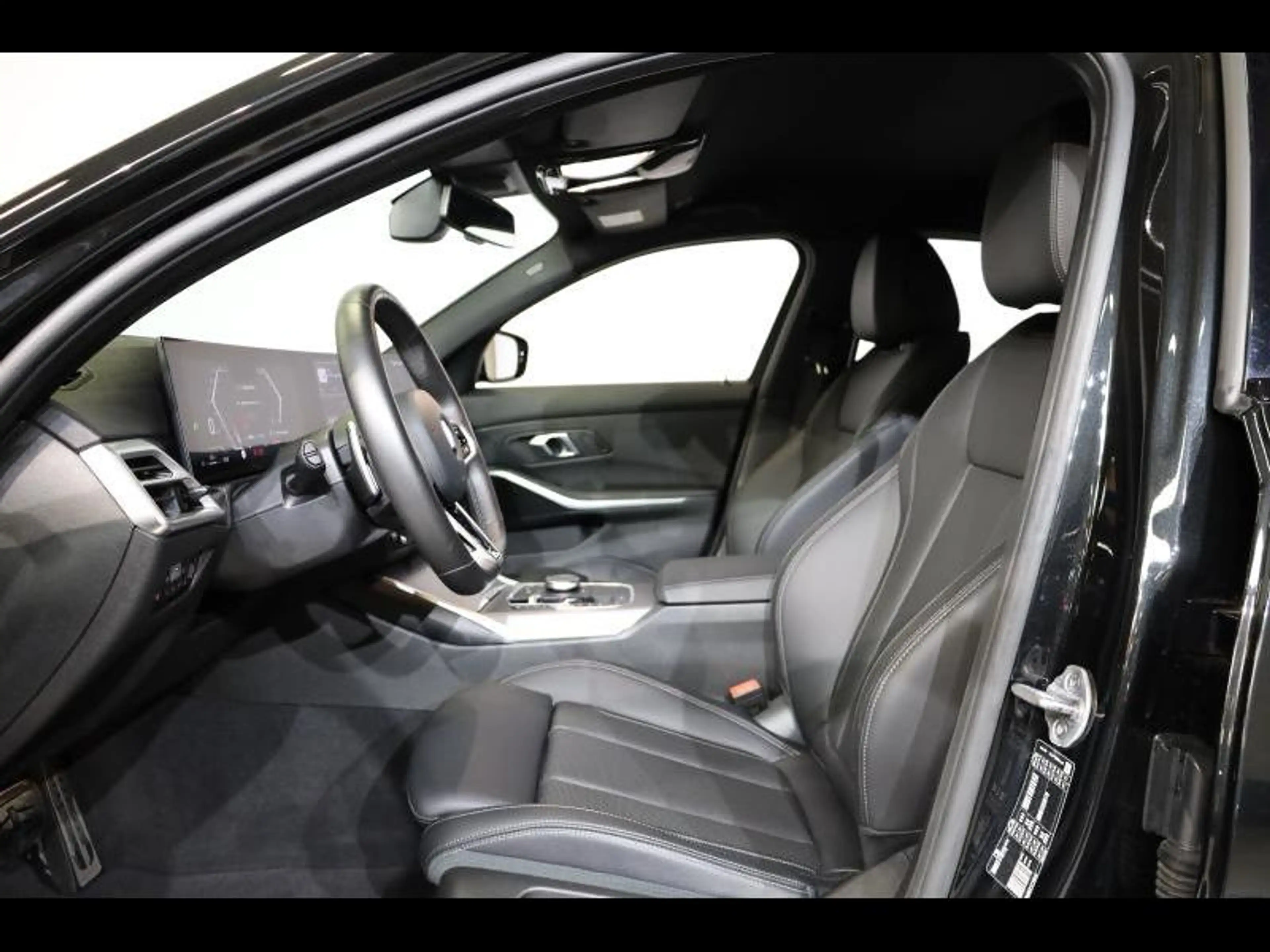 BMW 318 i Berline Kit M Sport — photo 9